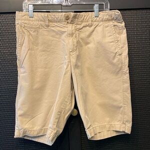 Gap Men’s Khaki Flat Front Short Size 32